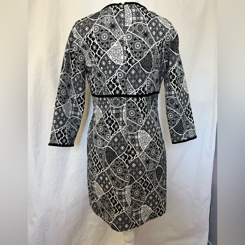 Stylish Monochrome Patterned Dress - Picture 3 of 7